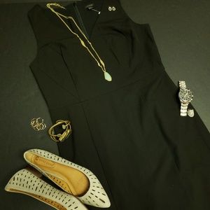 Ann Taylor Black V-Neck Sleeveless Sheath